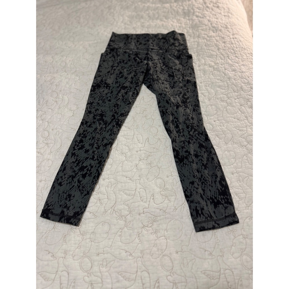 Athleta Salutation Stash Pocket II Printed 7/8 Tight – Women's Medium